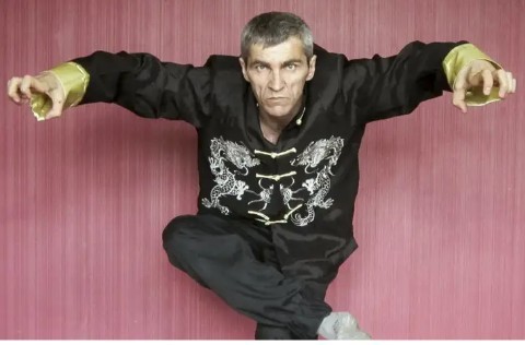 Бежал за одним мячиком, а тут такое...