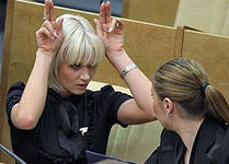 Единоросы назвали шантажом