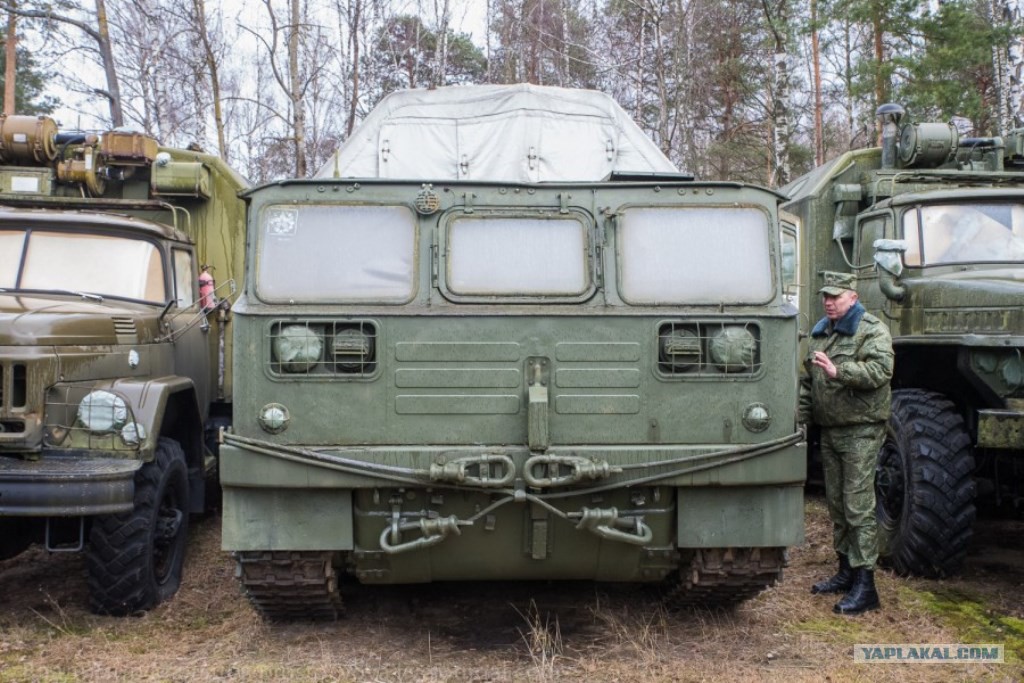 Продажа техники россия. ЗИЛ 131 летучка. Списанная Военная техника. Списанные военные автомобили. Консервация военной техники.