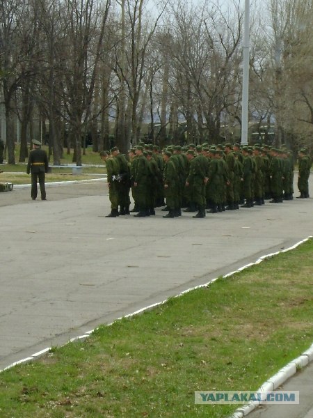 Праздничный военный салют