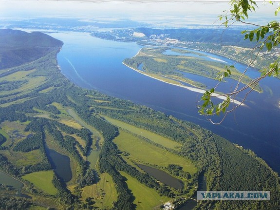 А Волга ли впадает в Каспийское море?