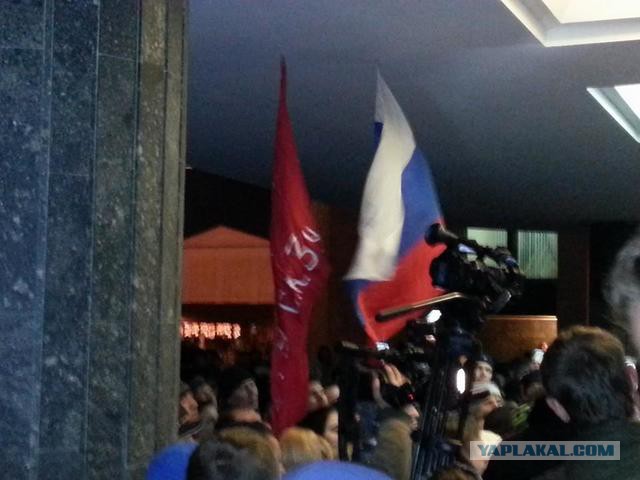 На ВР Крыма установили флаг России