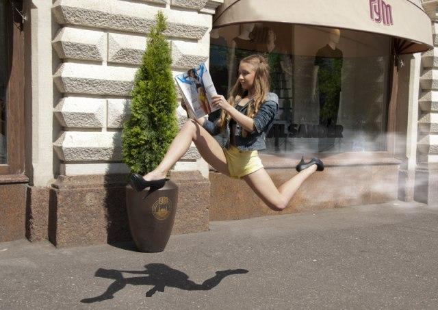 Фотожаба: Читает журнал на лету