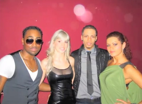 Девушка танцует бачата