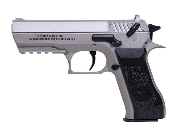 Стрельба из Desert Eagle в тире