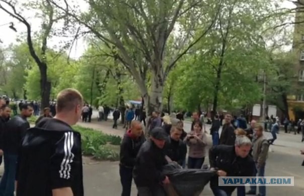В Мариуполе стреляют! Есть раненые