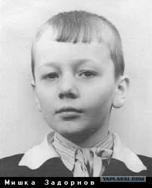 Знаменитости в детстве. Фото из домашних архивов