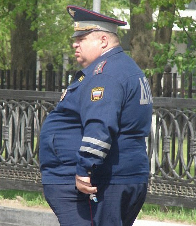 В Азове появился памятник «гаишнику»
