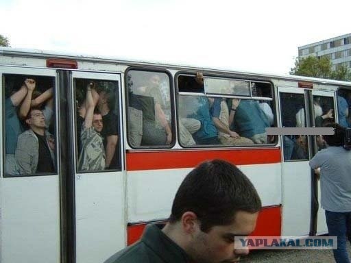 Пройдите в центр салона