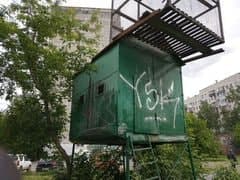 В Екатеринбурге закрасили голубятню с грехами Роскосмоса