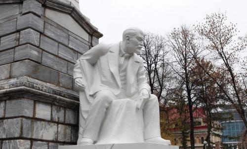 Памятники Ленину