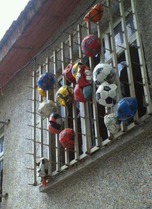 Житель Пензы показал дворовым пацанам, как нужно обращаться с мячом