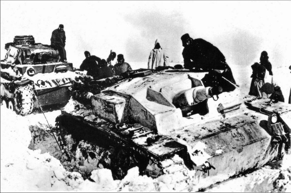 StuG III под кличкой "Гадюка", самая массовая в производстве с которой пришлось встретиться нашим дедам.
