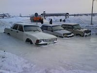 Машины во льду