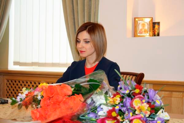 Девушки с цветами