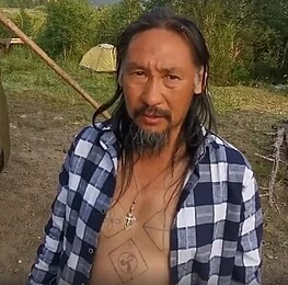 Якутского шамана, который шел «изгонять Путина», доставили в психбольницу