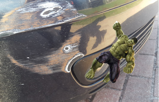 Рыба в каске как-бы спрашивает: "Оооо! А кто это сдееелал?"