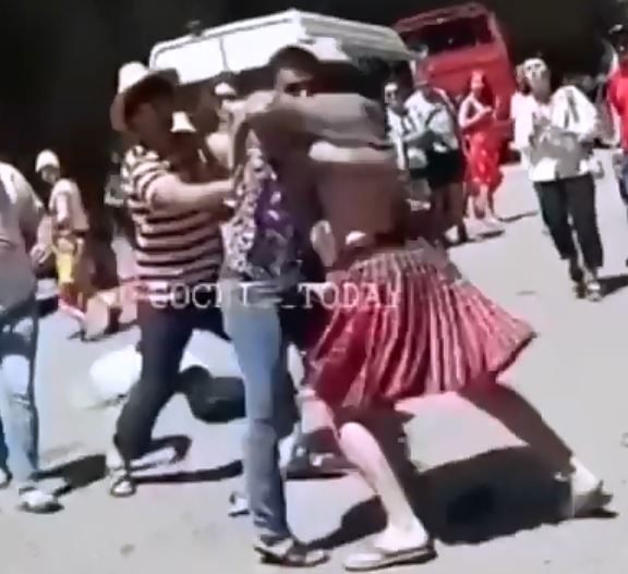 В Абхазии местный житель не понял туриста в шотланской юбке (килте)