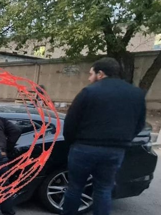 В Москве спиди-гонщики тестировали только что тюнингованый Camaro, но не справились с резвой машиной и врезались в трактор.