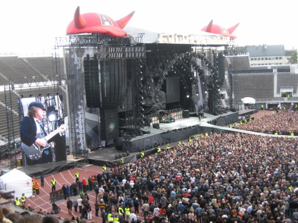 Умер один из основателей AC/DC Малькольм Янг