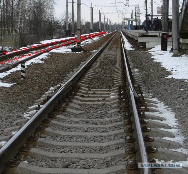 На Крымском мосту уложили первые рельсы