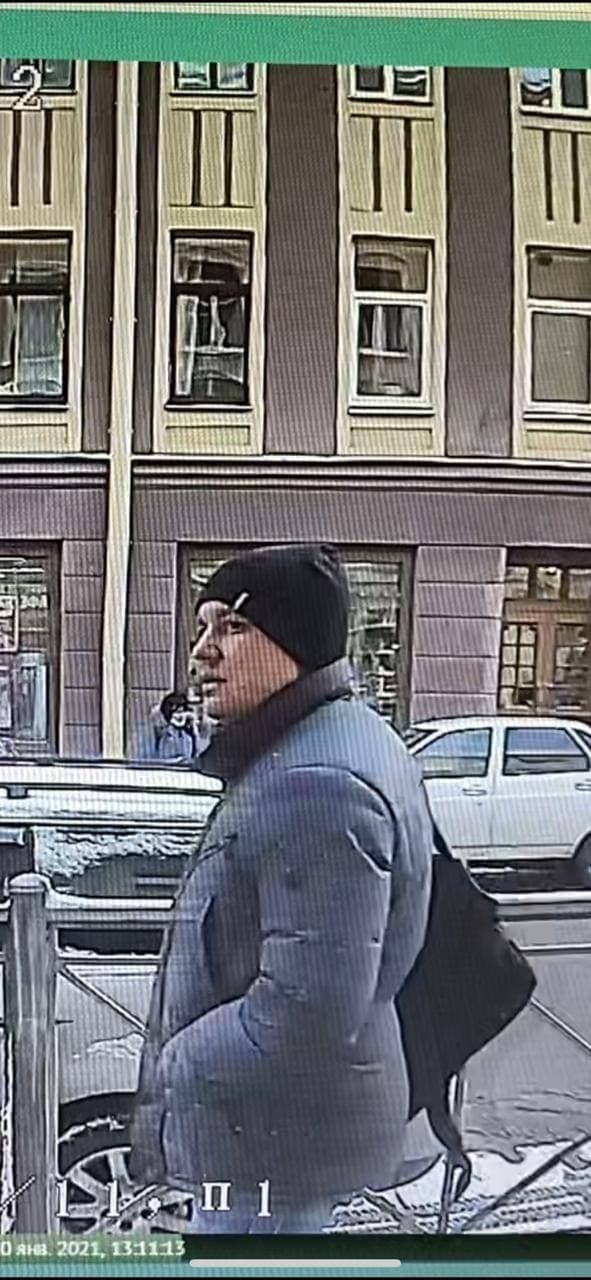 В Питере мужчина напал на полицейского, сильно ударив его в лицо