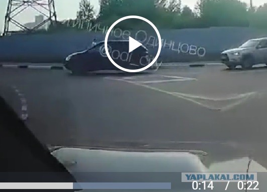 А ну, челядь рулевая, расступись перед электросамокатчиком