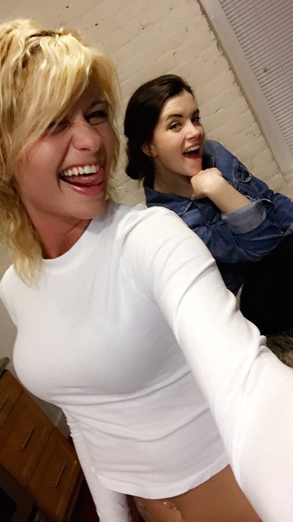 Девчонки дурачатся