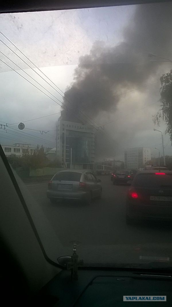 В Уфе горит бизнес центр