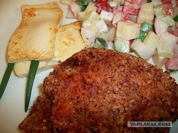 «Ишь грудь выпячила, бёдрами виляет, - Курица!», совместный пост  - Frau Marta и Mitsv