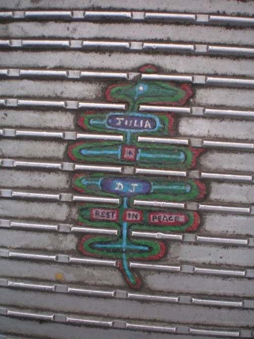 Пожевал, выплюнул - нарисовал картину