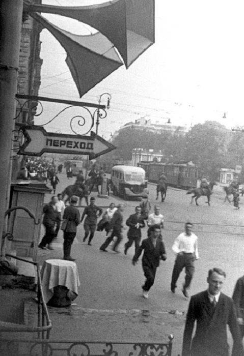 Уличные чёрно-белые фотографии. Весь мир