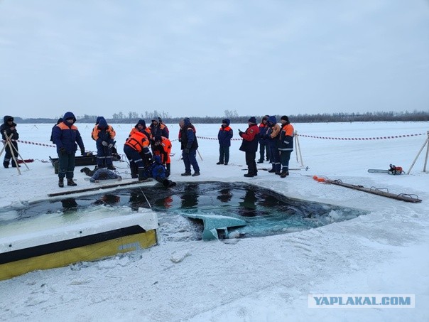 Фура ушла под воду в Бирске на Белой