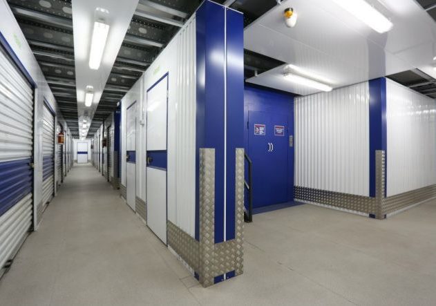 Дети заработали 270 тысяч рублей за год, превратив гараж отца в мини-склад для хранения