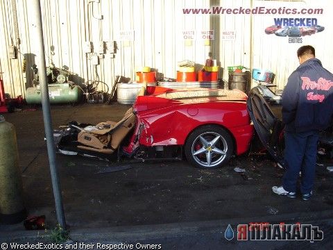 Ferrari 360 Spyder разбит в хлам
