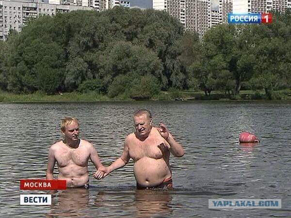 Знаменитости в купальниках