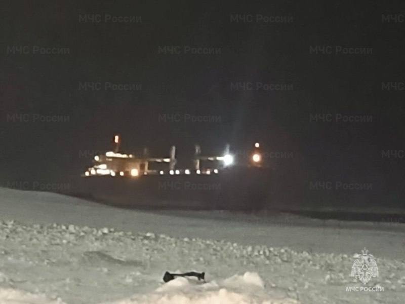 Китайское судно с дизтопливом и мазутом терпит бедствие у Сахалина, — СМИ.