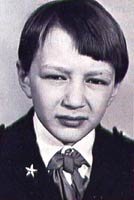 Знаменитости в детстве. Фото из домашних архивов