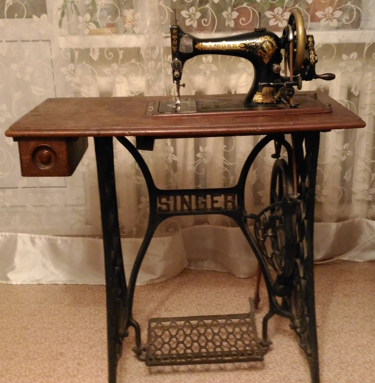 Швейная машинка калуга. Швейная машинка (Zinger super 2001). Швейная машинка Зингера 1841. Zinger швейная машинка 1940г. Швейная машинка Зингер s010l.