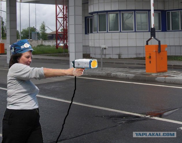 Фотожаба: Тетка и пистолет