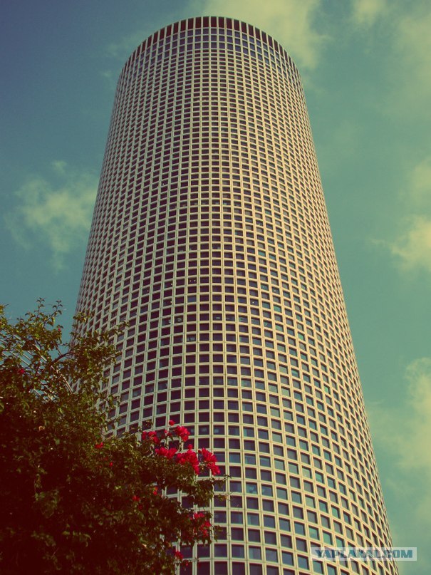 И целого мира мало!