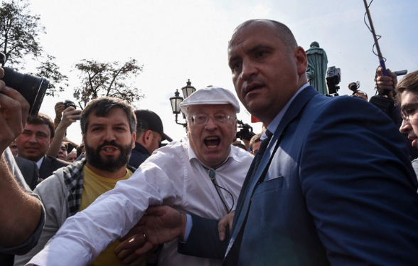 Провокаторы на митинге 9 сентября