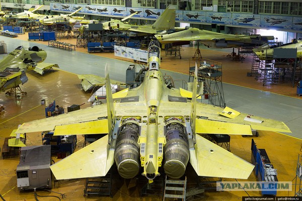 Появилось первое фото сборки серийного Су-57