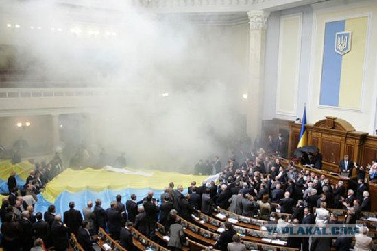 Яичный бой в Украинском парламенте!