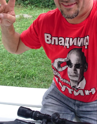 (Дичь) платье с изображением Владимира Путина