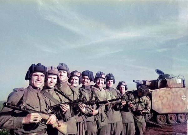 Раскрашенные фотографии Великой Отечественной