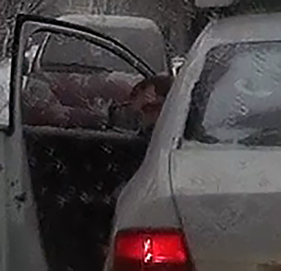 Таксист открыл стрельбу на юге Петербурга во время дорожного конфликта. Очевидцы не испугались и задержали его