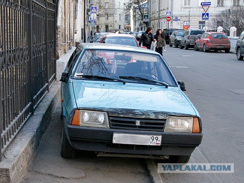 Пожилая женщина три месяца царапала автомобили
