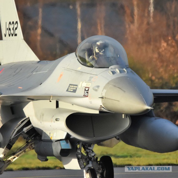 Впервые официально показали внутренние отсеки самолёта СУ-57