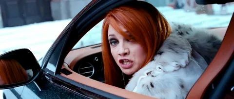В Ленобласти девушка перепутала педали BMW и разнесла детскую площадку
